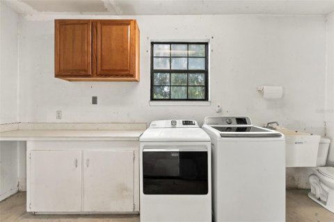 Casa en venta en Umatilla, Florida, 5 dormitorios, 458.57 m2 № 2420585 - foto 26