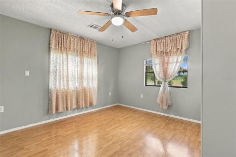 Casa en venta en Umatilla, Florida, 5 dormitorios, 458.57 m2 № 2420585 - foto 23
