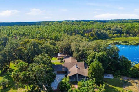 Casa en venta en Umatilla, Florida, 5 dormitorios, 458.57 m2 № 2420585 - foto 29