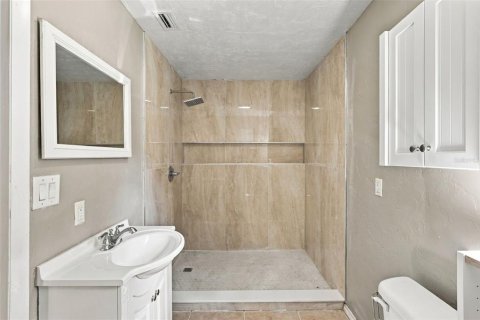 Casa en venta en Umatilla, Florida, 5 dormitorios, 458.57 m2 № 2420585 - foto 25