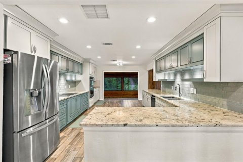 Casa en venta en Umatilla, Florida, 5 dormitorios, 458.57 m2 № 2420585 - foto 10