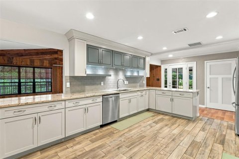Casa en venta en Umatilla, Florida, 5 dormitorios, 458.57 m2 № 2420585 - foto 9