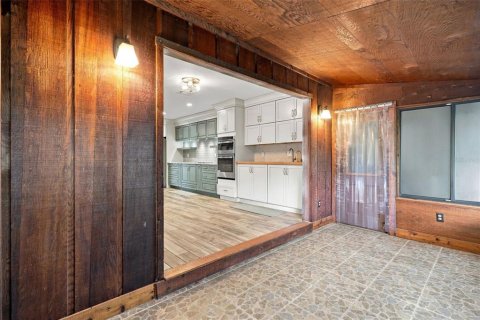 Casa en venta en Umatilla, Florida, 5 dormitorios, 458.57 m2 № 2420585 - foto 14