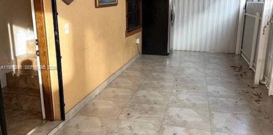 Adosado en Hialeah, Florida 3 dormitorios, 105.35 m2 № 2006804