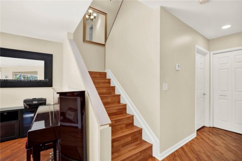 Townhouse in Royal Palm Beach, Florida 3 bedrooms, 158.86 sq.m. № 1862817 - photo 17