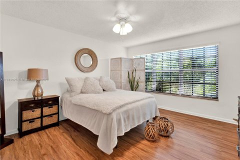 Townhouse in Royal Palm Beach, Florida 3 bedrooms, 158.86 sq.m. № 1862817 - photo 22