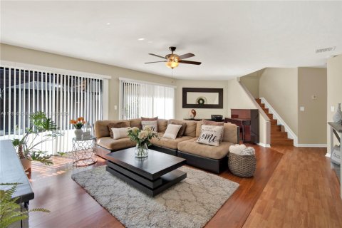 Townhouse in Royal Palm Beach, Florida 3 bedrooms, 158.86 sq.m. № 1862817 - photo 5