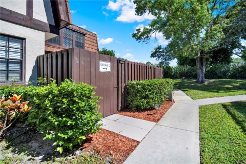 Townhouse in Royal Palm Beach, Florida 3 bedrooms, 158.86 sq.m. № 1862817 - photo 2