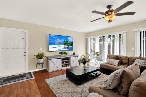 Townhouse in Royal Palm Beach, Florida 3 bedrooms, 158.86 sq.m. № 1862817 - photo 6