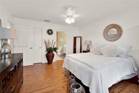 Townhouse in Royal Palm Beach, Florida 3 bedrooms, 158.86 sq.m. № 1862817 - photo 23