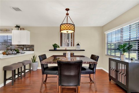 Townhouse in Royal Palm Beach, Florida 3 bedrooms, 158.86 sq.m. № 1862817 - photo 8