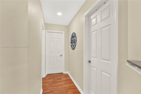 Townhouse in Royal Palm Beach, Florida 3 bedrooms, 158.86 sq.m. № 1862817 - photo 21