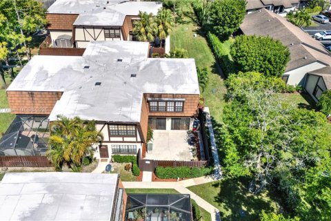 Townhouse in Royal Palm Beach, Florida 3 bedrooms, 158.86 sq.m. № 1862817 - photo 30