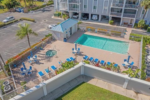 Condo in Fort Myers, Florida, 2 bedrooms № 2103584 - photo 23