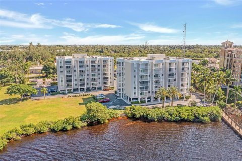 Condo in Fort Myers, Florida, 2 bedrooms № 2103584 - photo 22