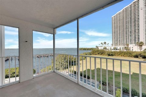 Condo in Fort Myers, Florida, 2 bedrooms № 2103584 - photo 19