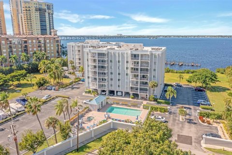 Condo à Fort Myers, Floride, 2 chambres  № 2103584