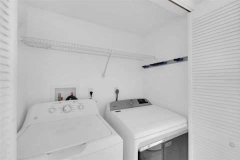 Condo in Fort Myers, Florida, 2 bedrooms № 2103584 - photo 18
