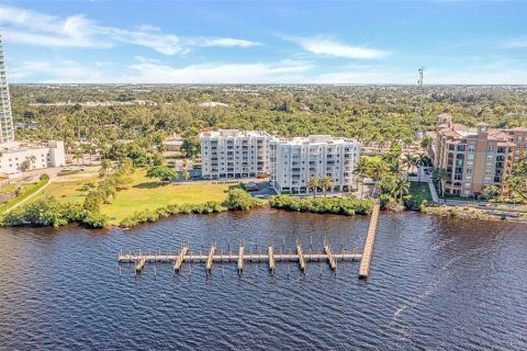 Condo in Fort Myers, Florida, 2 bedrooms № 2103584 - photo 21