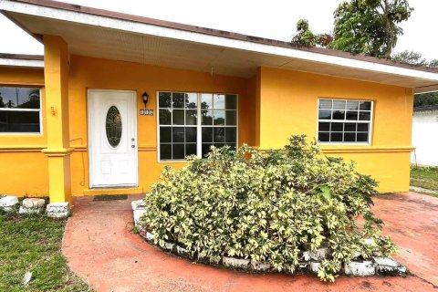 Villa ou maison à West Park, Floride 4 chambres, 100.89 m2 № 2361918