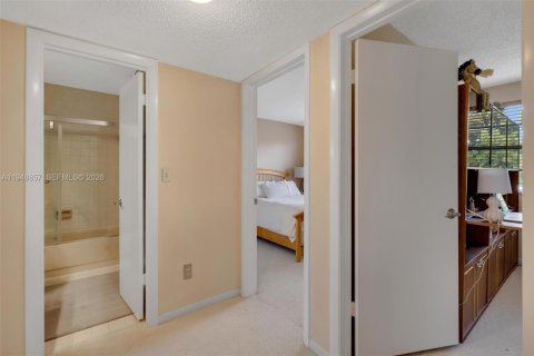 Adosado en venta en Miami, Florida, 3 dormitorios, 147.53 m2 № 2004752 - foto 20