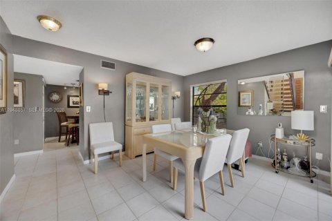 Adosado en venta en Miami, Florida, 3 dormitorios, 147.53 m2 № 2004752 - foto 6