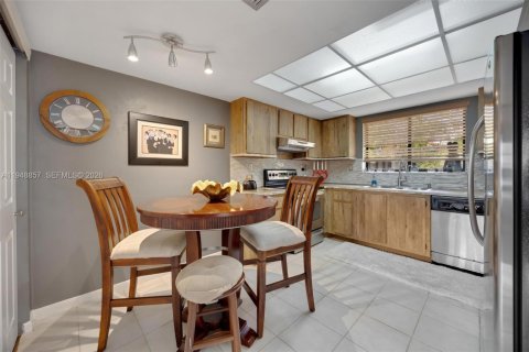 Adosado en venta en Miami, Florida, 3 dormitorios, 147.53 m2 № 2004752 - foto 11