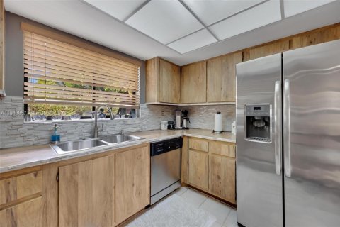 Adosado en venta en Miami, Florida, 3 dormitorios, 147.53 m2 № 2004752 - foto 12