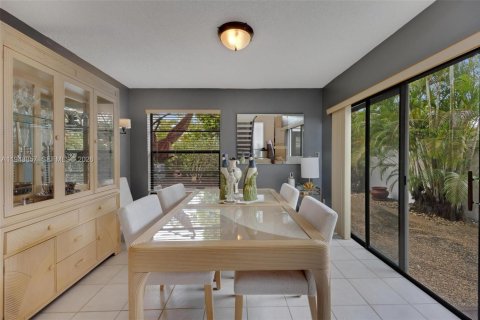 Adosado en venta en Miami, Florida, 3 dormitorios, 147.53 m2 № 2004752 - foto 7