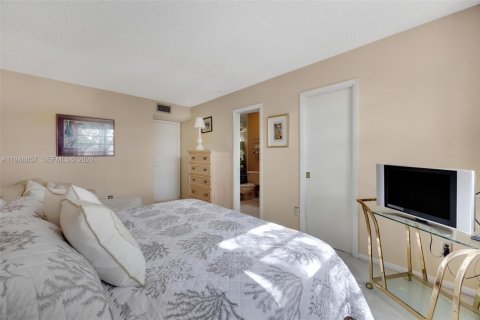 Adosado en venta en Miami, Florida, 3 dormitorios, 147.53 m2 № 2004752 - foto 16