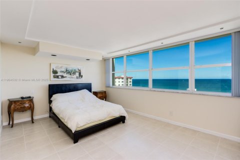 Condo in Hollywood, Florida, 2 bedrooms  № 2081907 - photo 5