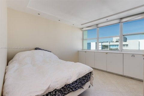Condo in Hollywood, Florida, 2 bedrooms  № 2081907 - photo 10