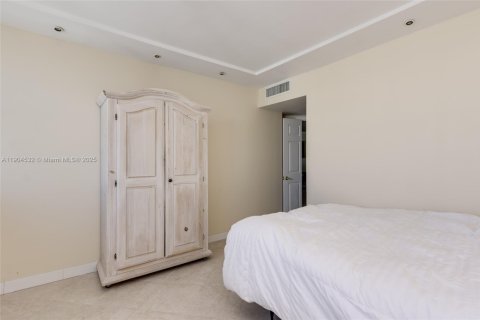 Condo in Hollywood, Florida, 2 bedrooms  № 2081907 - photo 11
