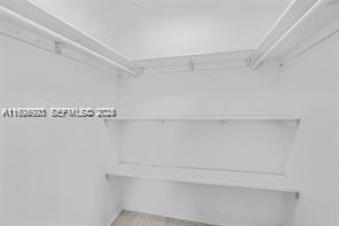 Copropriété à louer à Hollywood, Floride: 2 chambres, 96.62 m2 № 1984448 - photo 9