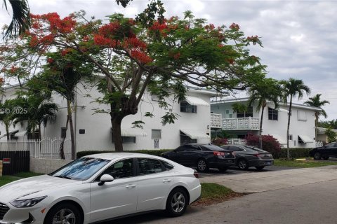 Copropriété à louer à Hollywood, Floride: 2 chambres, 96.62 m2 № 1984448 - photo 28