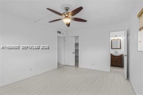 Copropriété à louer à Hollywood, Floride: 2 chambres, 96.62 m2 № 1984448 - photo 14