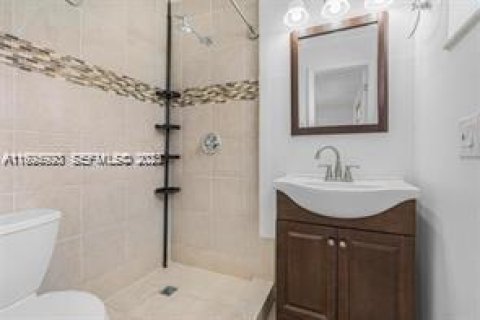 Copropriété à louer à Hollywood, Floride: 2 chambres, 96.62 m2 № 1984448 - photo 15