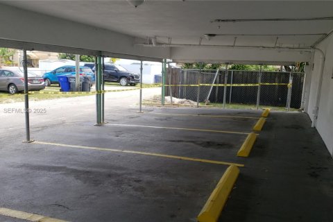 Copropriété à louer à Hollywood, Floride: 2 chambres, 96.62 m2 № 1984448 - photo 24