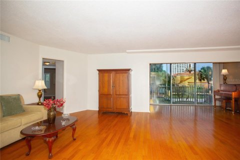 Condo in Sarasota, Florida, 2 bedrooms  № 2117383 - photo 7