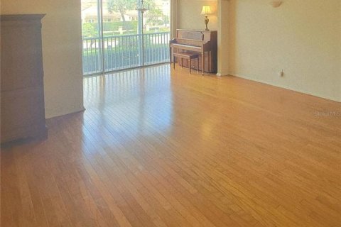 Condo in Sarasota, Florida, 2 bedrooms  № 2117383 - photo 11