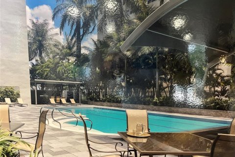 Condo in Sarasota, Florida, 2 bedrooms  № 2117383 - photo 5