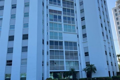 Condo in Sarasota, Florida, 2 bedrooms  № 2117383 - photo 2