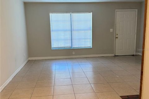 Condominio en alquiler en Gainesville, Florida, 2 dormitorios, 311.04 m2 № 2283981 - foto 5