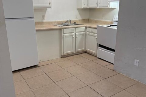Condominio en alquiler en Gainesville, Florida, 2 dormitorios, 311.04 m2 № 2283981 - foto 2