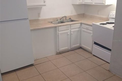 Condominio en alquiler en Gainesville, Florida, 2 dormitorios, 311.04 m2 № 2283981 - foto 4