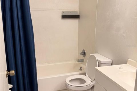 Condominio en alquiler en Gainesville, Florida, 2 dormitorios, 311.04 m2 № 2283981 - foto 3