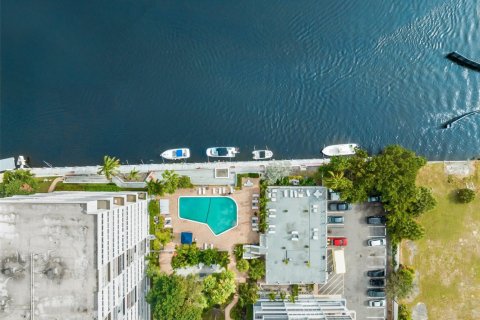 Copropriété à vendre à Fort Lauderdale, Floride: 2 chambres, 124.86 m2 № 874616 - photo 1