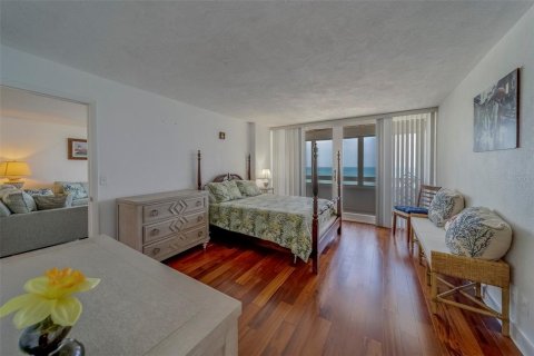 Condominio en alquiler en Redington Shores, Florida, 2 dormitorios, 108.23 m2 № 1688149 - foto 15