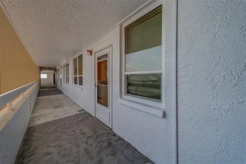 Condominio en alquiler en Redington Shores, Florida, 2 dormitorios, 108.23 m2 № 1688149 - foto 2