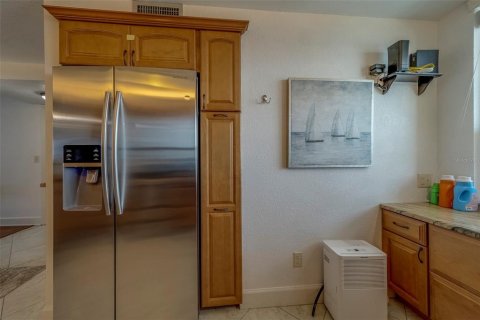 Condominio en alquiler en Redington Shores, Florida, 2 dormitorios, 108.23 m2 № 1688149 - foto 6